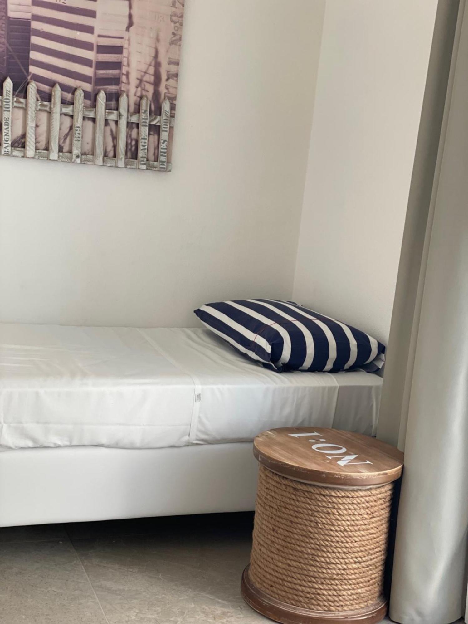 Villa Le Agavi Luxory Beach Surfhouse Bellaria-Igea Marina Rum bild